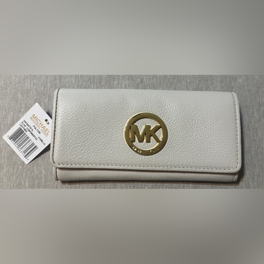 Michael Kors new unused soft leather soft white wallet